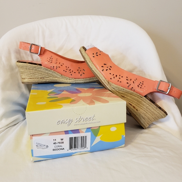 Women's Easy Street Wedge - Picture 4 of 5